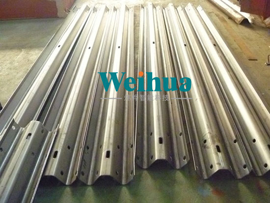 高速公路護欄板生產(chǎn)設備特點以及護欄板的分類 高速公路護欄板生產(chǎn)設備特點以及護欄板的分類