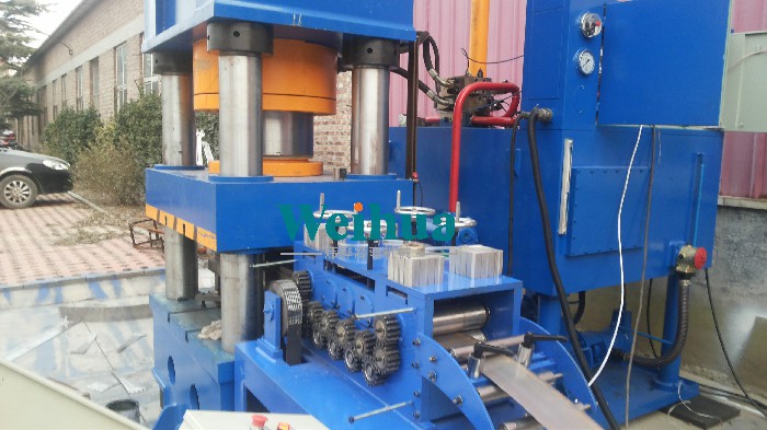 貨架層板支架自動(dòng)沖壓線 20141226_163837.jpg